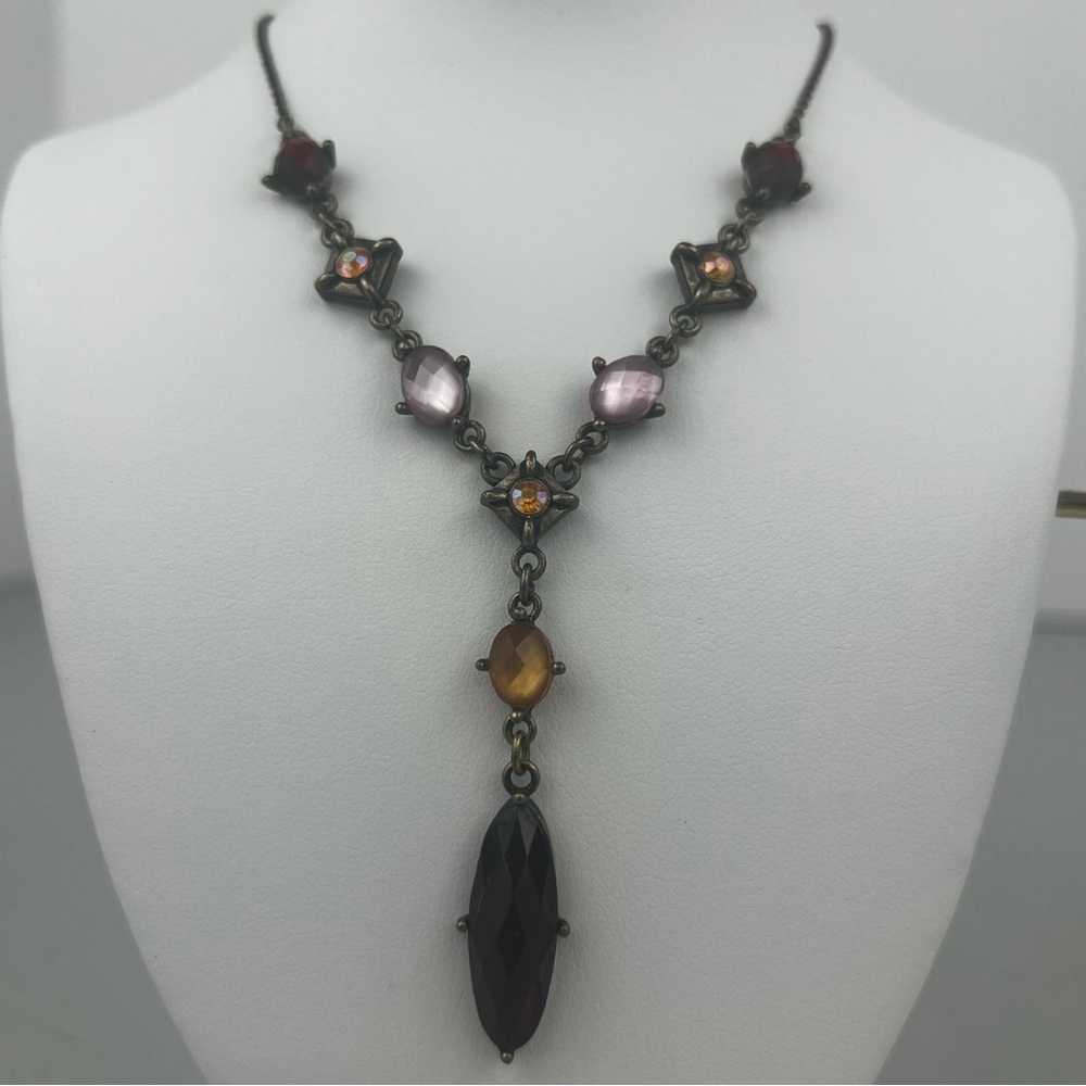 Avon “Lovely London” Necklace and Earring Set